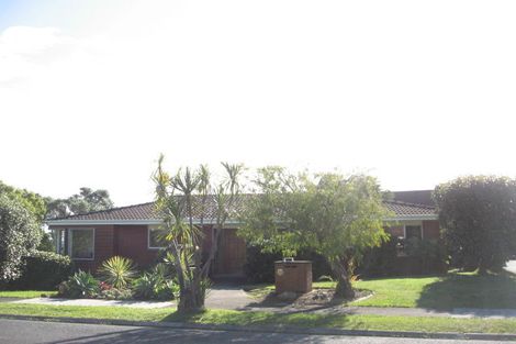 Photo of property in 17 Copperfield Terrace, Mellons Bay, Auckland, 2014