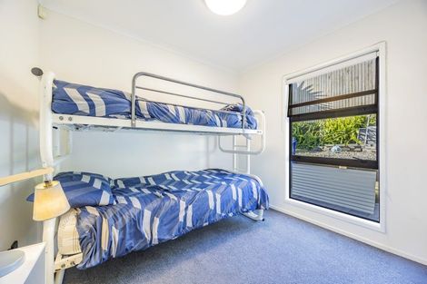 Photo of property in 7 Barnea Circle, Glen Eden, Auckland, 0602