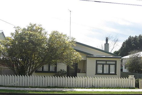 Photo of property in 84 Fulford Street, New Plymouth, 4310