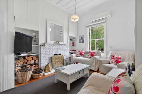 Photo of property in 32 Franklin Road, Paparoa, 0571