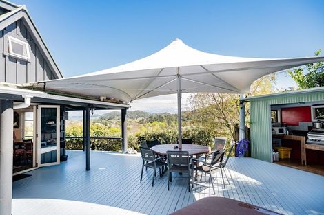 Photo of property in 50 Oxford Terrace, Coromandel, 3506