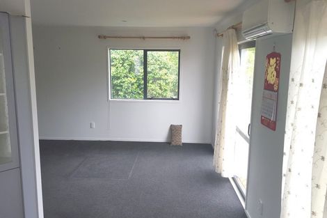 Photo of property in 18 Kiernan Place, Kelston, Auckland, 0602