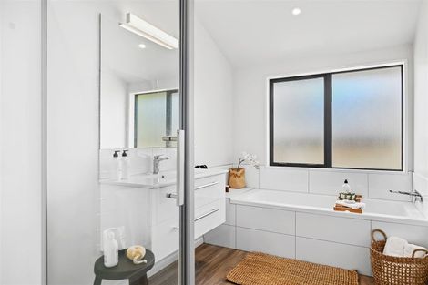 Photo of property in 56 Mcfaddens Road, St Albans, Christchurch, 8052