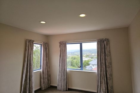 Photo of property in 7 Lanyon Place, Whitby, Porirua, 5024