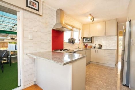 Photo of property in 28 Wayne Drive, Mangere, Auckland, 2022