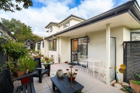 Photo of property in 18 Winston Avenue, Hokowhitu, Palmerston North, 4410