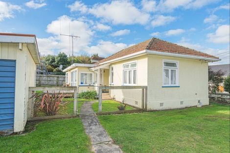 Photo of property in 64 Great North Road, Saint Johns Hill, Whanganui, 4500