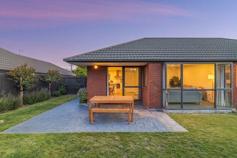 Photo of property in 15 Farquhars Road, Redwood, Christchurch, 8051