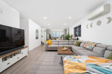 Photo of property in 41 Sunshine Boulevard, Sunnyvale, Auckland, 0612