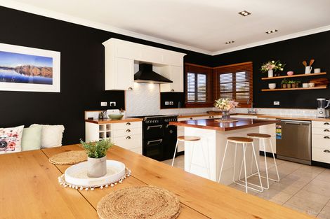 Photo of property in 17 Thackeray Street, Saint Andrews, 7988