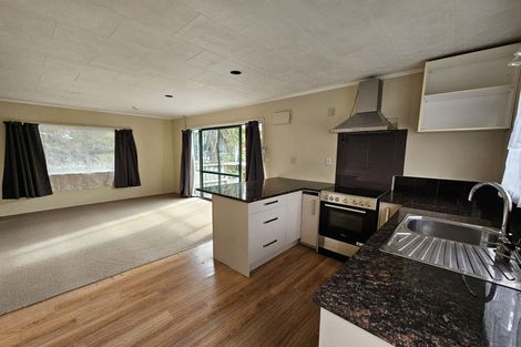 Photo of property in 4a Griffiths Place, Te Atatu South, Auckland, 0610