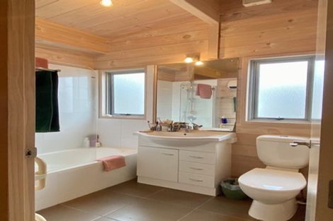 Photo of property in 108a Tauhinu Road, Miramar, Wellington, 6022