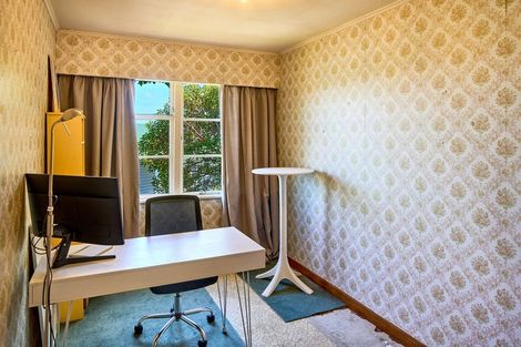 Photo of property in 16 Walker Avenue, Paremata, Porirua, 5026