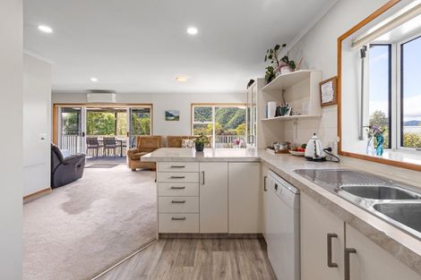 Photo of property in 5 Moana View Road, Waikawa, Picton, 7220