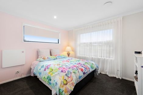 Photo of property in 8 Te Roera Place, Riverhead, 0820