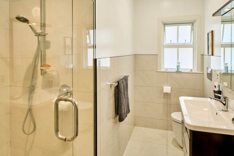 Photo of property in 100 Cheviot Road, Lowry Bay, Lower Hutt, 5013