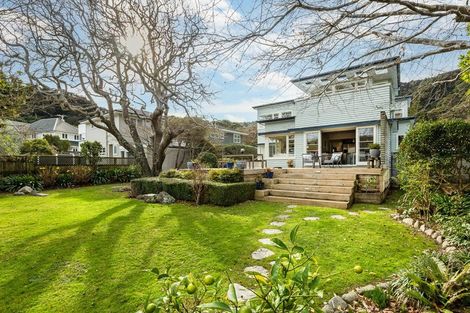 Photo of property in 33 Cheviot Road, Lowry Bay, Lower Hutt, 5013