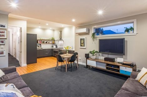 Photo of property in 90 Onepu Road, Lyall Bay, Wellington, 6022