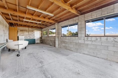 Photo of property in 32 Zita Avenue, Matakatia, Whangaparaoa, 0930