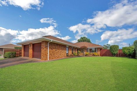 Photo of property in 16 Westholm Way, Pahurehure, Papakura, 2113