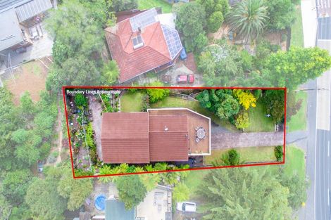 Photo of property in 221 Woodlands Park Road, Titirangi, Auckland, 0604