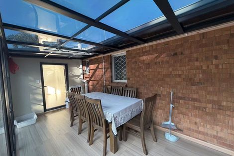 Photo of property in 12 Verena Place, Green Bay, Auckland, 0604