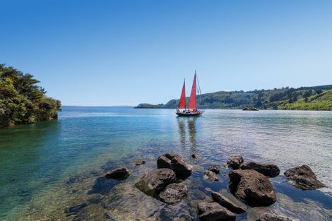 Photo of property in 43 Whakamoenga Point, Acacia Bay, Taupo, 3385