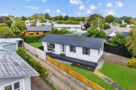 Photo of property in 16 Rhonda Avenue, Deanwell, Hamilton, 3206