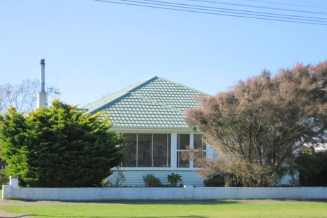 Photo of property in 27 Avenue Road, Foxton, 4814