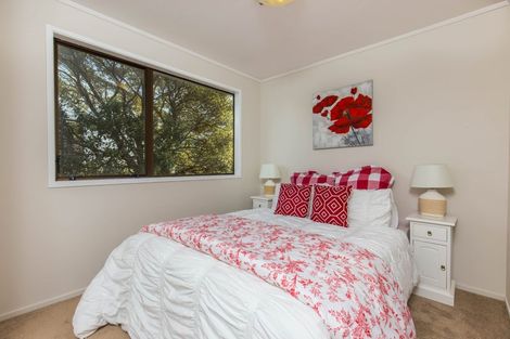 Photo of property in 162 Luckens Road, West Harbour, Auckland, 0618