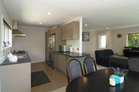 Photo of property in 1/333 Triangle Road, Massey, Auckland, 0614