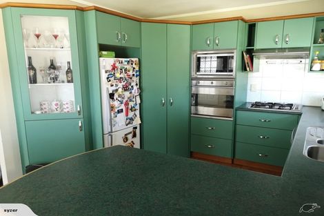 Photo of property in 8a Kingsclere Place, Goodwood Heights, Auckland, 2105