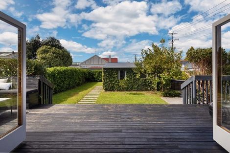 Photo of property in 39 Renfrew Avenue, Sandringham, Auckland, 1041