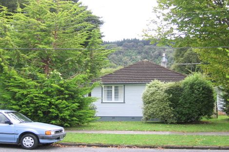 Photo of property in 1 Holdsworth Avenue, Trentham, Upper Hutt, 5018