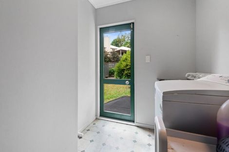 Photo of property in 21 Capricorn Place, Kawaha Point, Rotorua, 3010