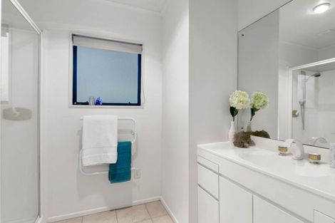 Photo of property in 18 Savoy Road, Orewa, 0931