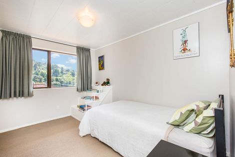 Photo of property in 221 Woodlands Park Road, Titirangi, Auckland, 0604