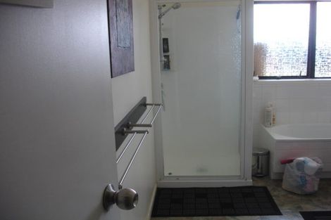 Photo of property in 10 Bungalore Place, Half Moon Bay, Auckland, 2012