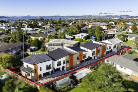 Photo of property in 8a Rowan Terrace, Te Atatu South, Auckland, 0610