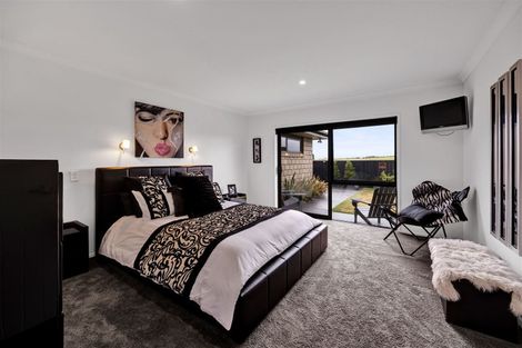 Photo of property in 17 Wentworth Lane, Waiwhakaiho, New Plymouth, 4312