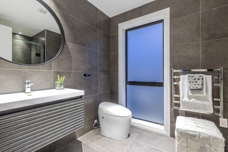 Photo of property in 1a Tiri Road, Takapuna, Auckland, 0620