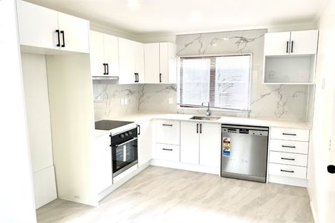 Photo of property in 1/31 Roanoke Way, Albany, Auckland, 0632