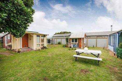 Photo of property in 63 Himatangi Street, Himatangi Beach, Foxton, 4891