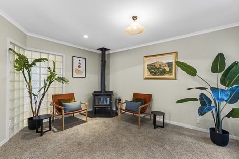 Photo of property in 92 Govett Avenue, Frankleigh Park, New Plymouth, 4310