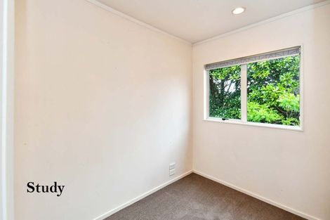 Photo of property in 15 Len Garlick Place, Pahurehure, Papakura, 2113