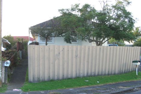 Photo of property in 1/8 Devon Street, Te Atatu South, Auckland, 0610