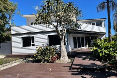 Photo of property in 1007 Beach Road, Torbay, Auckland, 0630