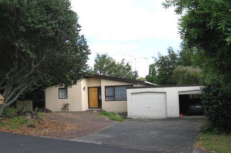 Photo of property in 2/13 Scarlock Avenue, Browns Bay, Auckland, 0630
