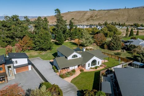 Photo of property in 32 Pisa Moorings Road, Mount Pisa, Cromwell, 9383