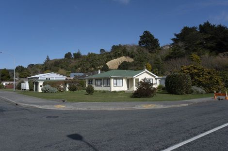 Photo of property in 4 Mclellan Street, Tawa, Wellington, 5028